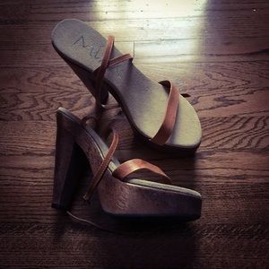 NWOT Sexy and Comfortable Mia Clog Heels 👠